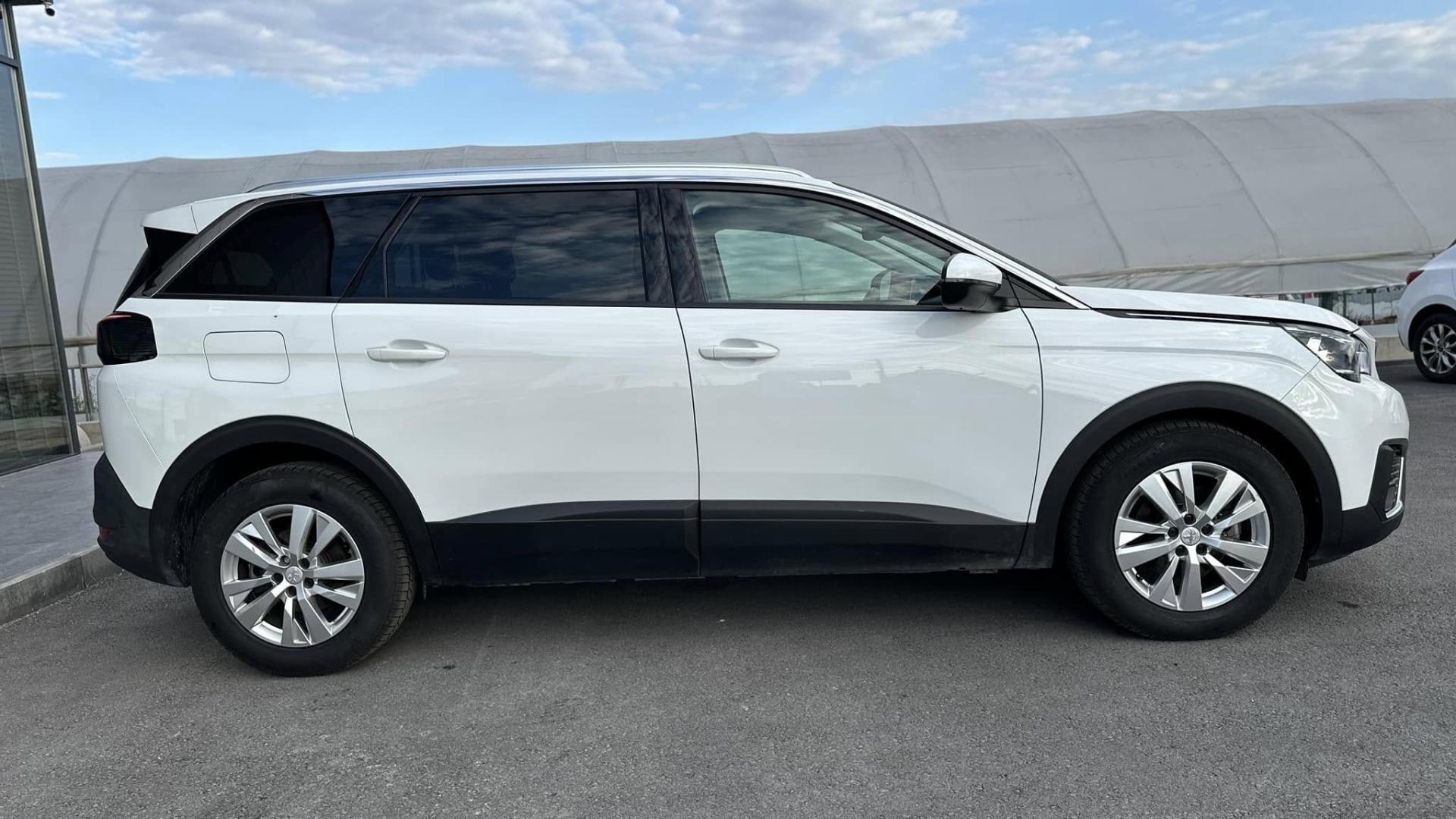 PEUGEOT 5008 1.5 BlueHDi