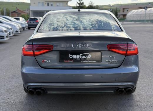 Audi A4 2.0 TDI S Line